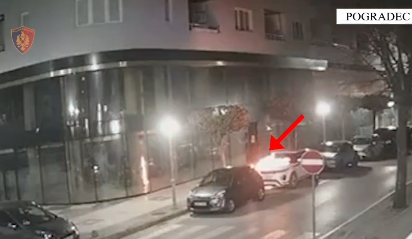 EMRAT/ Zbardhen 2 djegie të qëllimshme të makinave në Pogradec: Arrestohet autori, shpallet në kërkim porositësi