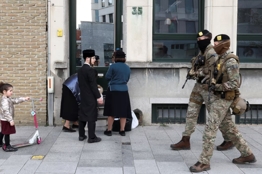 Belgjika vendos ushtarë në qytetet kryesore për të përforcuar sigurinë në zonat hebraike
