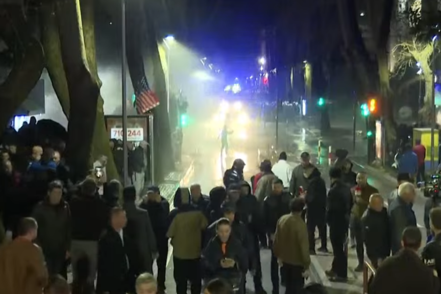 Protesta e opozitës, policia shoqëron 13 persona