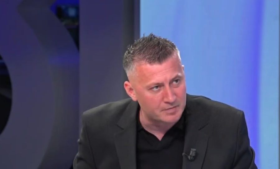 Gazetari: Karrierat politike në Shqipëri ndërtohen mbi servilizëm, jo meritokraci