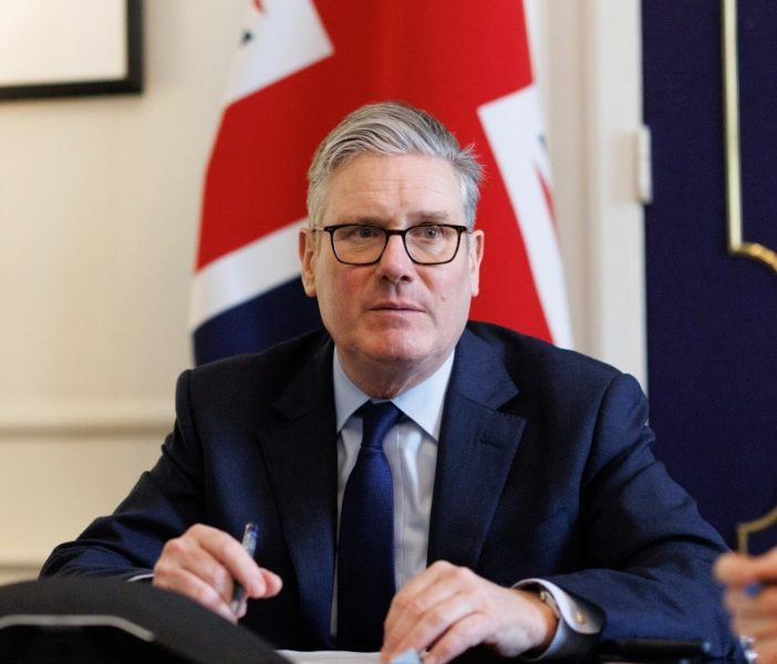 Starmer: Po dërgojmë anijen “HMS Dragon” dhe helikopterë me aftësi kundër dronëve në Qipro