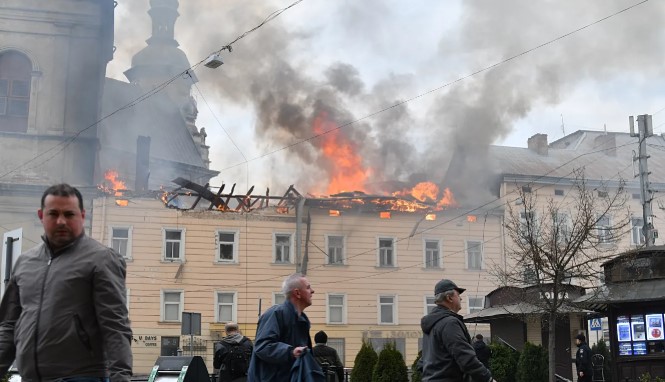 Sulm me dron në Ukrainë, goditet qendra historike e Lvivit