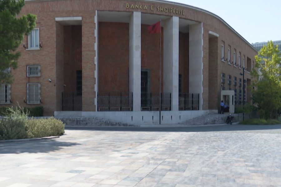 Mbi 76 mijë llogari bankare të huaja në Shqipëri, rritet ndjeshëm numri