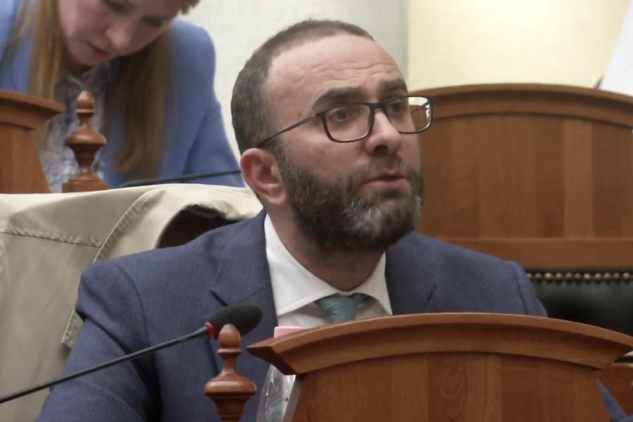 Debati për ish-vilën e Enverit, Bardhi i përgjigjet Ballës: Distancohuni nga korrupsioni