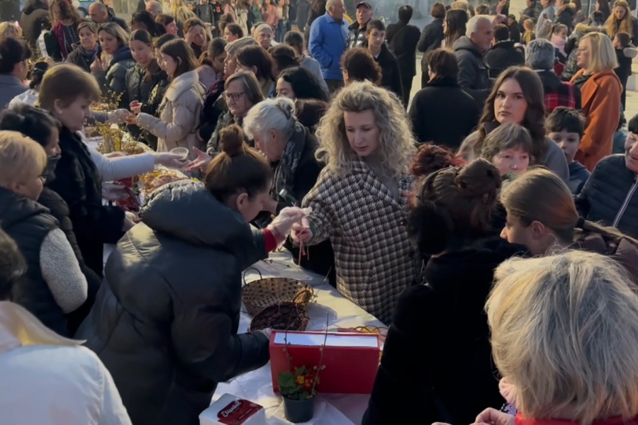 Kulaç, vezë të ziera dhe verore, banorët e Ersekës mirëpresin Ditën e Verës me festimet tradicionale në shesh