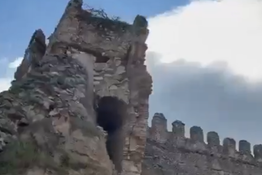 VIDEO/ Tmerrohen turistët në Spanjë, shembet pjesa historike e kalasë së Escalonas