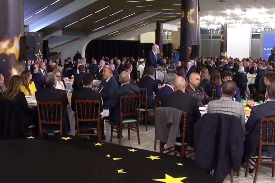 Rama shtron iftar në Pallatin e Kongreseve: Kjo sofër na afron më shumë me njëri-tjetrin