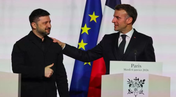 Zelensky mbërrin në Paris, në përpjekje për të ndalur luftën në Ukrainë dhe rritjen e presionit ndaj Rusisë
