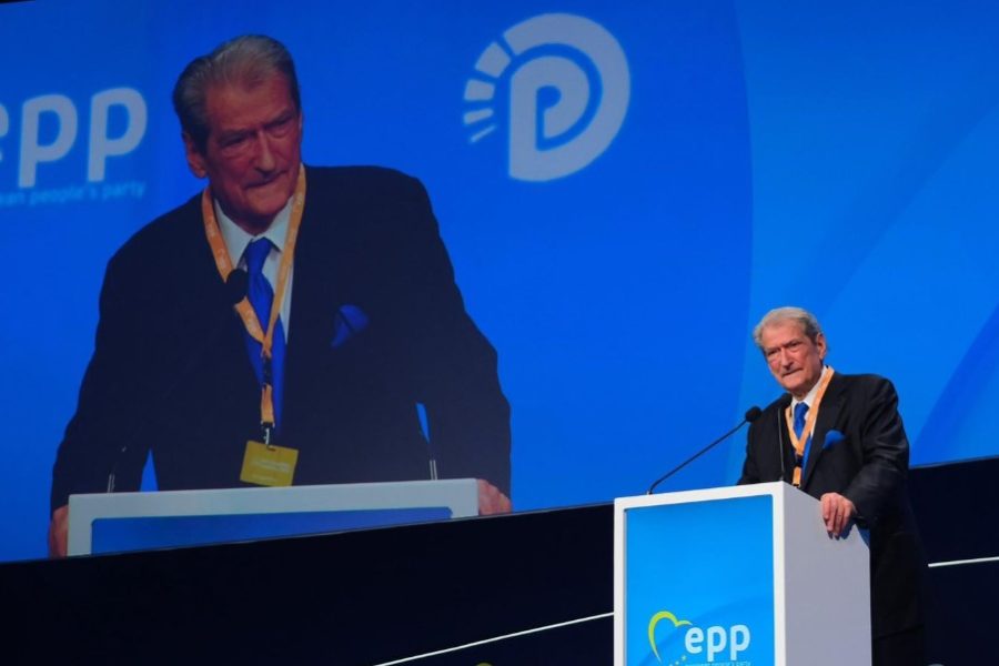 Berisha niset drejt Brukselit në 50 vjetorin e EPP-së, çfarë pritet nga takimi me liderët europian