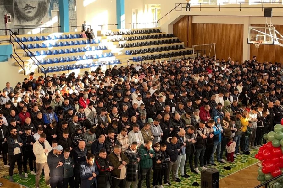 Fitër Bajrami në Gjirokastër, myftiu: Në këtë kohë luftërash, duhet ta mirëkuptojmë më shumë njëri-tjetrin