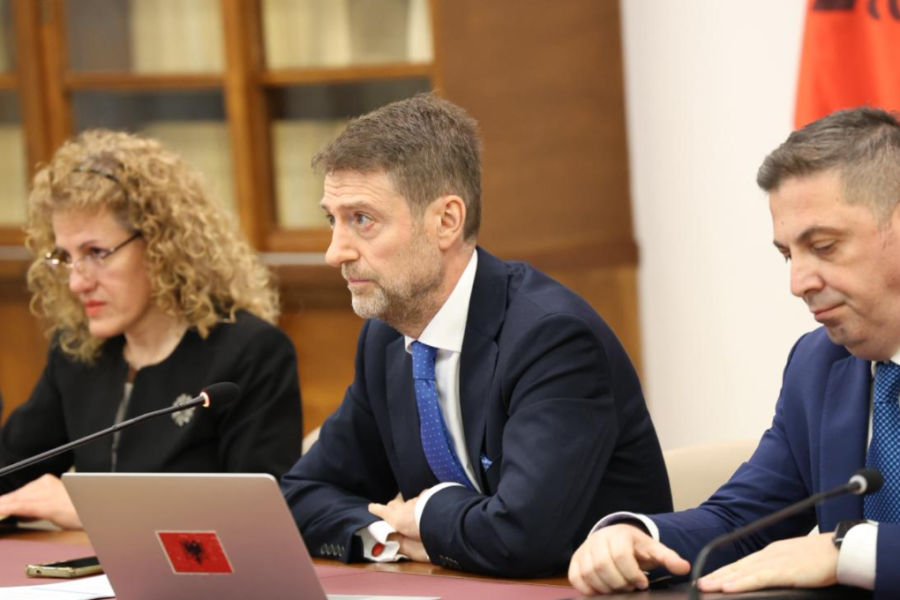 “Përparësi siguria e shqiptarëve”, ministri Hoxha mbledh shtabin e posaçëm për situatën në Lindjen e Mesme