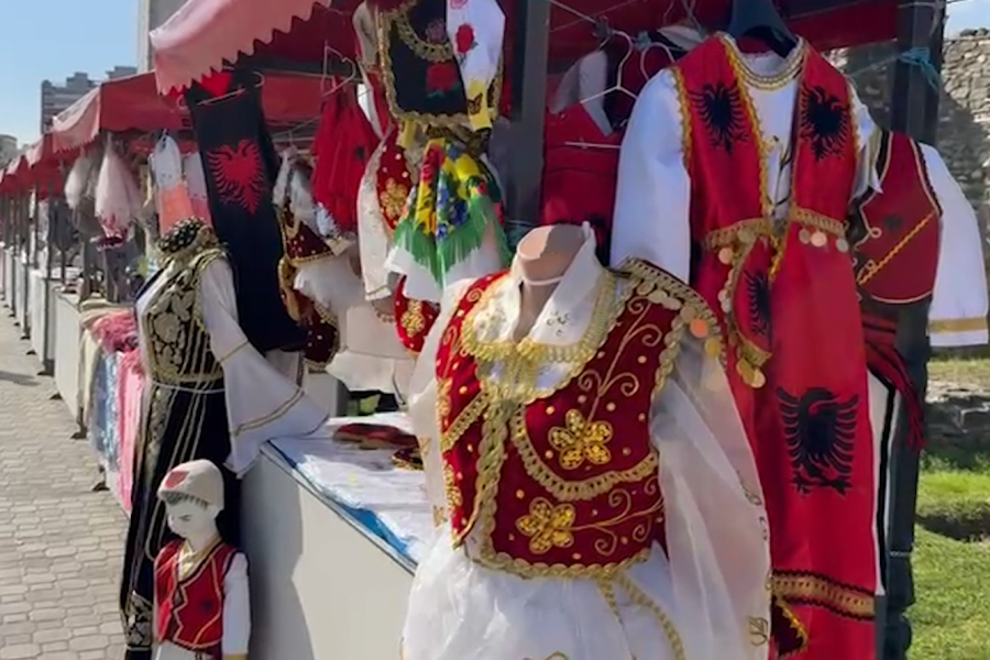 Elbasani promovon trashëgiminë kulturore përmes punimeve artizanale gjatë Ditës së Verës