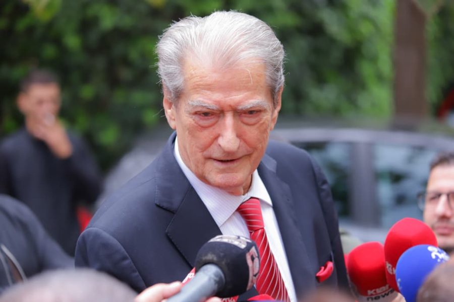 Berisha në SPAK për zbatimin e masës së sigurisë “detyrim paraqitje”, zbulon mesazhin që i la Dumanit