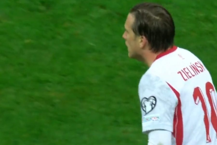 Kalon në avantazh Polonia, shënon Zielinski! Mungesa e fatit të Brojës, kthehet në fatin e polakëve