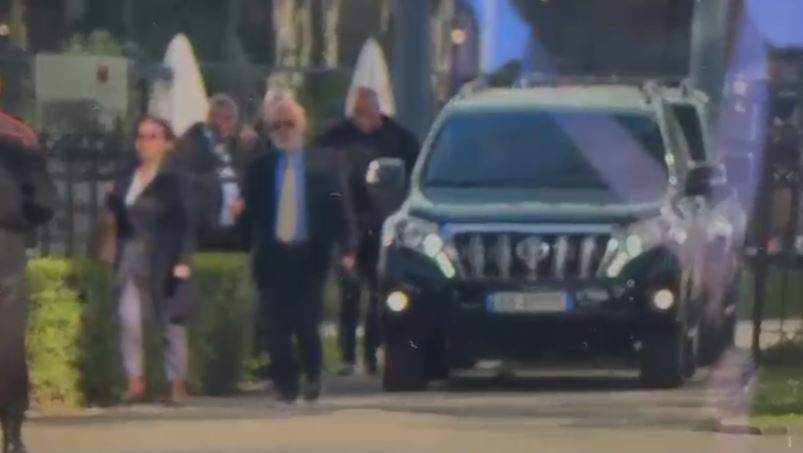 VIDEOLAJM/ Imuniteti i Ballukut dhe protesta e Opozitës! Mbërrin Rama në Kuvend