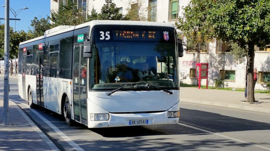 Shifrat e Eurostat, sa përqind e shqiptarëve përdorin transportin publik