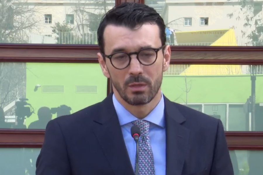 Ministri Karakaçi: Tenderi për ndërtimin e Porto Romanos është anuluar