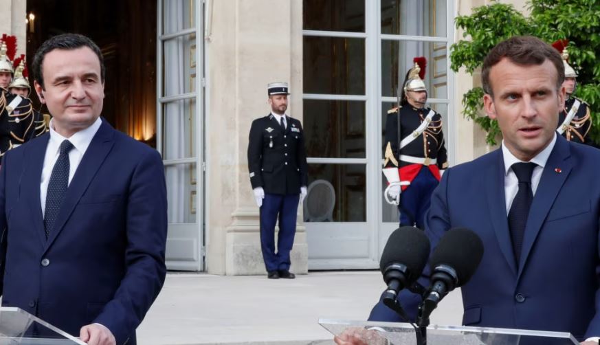 Kurti në Francë, Vuçiç: Do i kërkojë Macron që FSK të shkojë në Veri