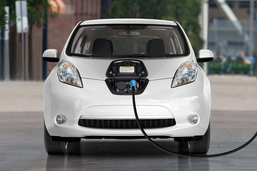 Rritja e çmimeve të karburantit shton interesin për makinat elektrike