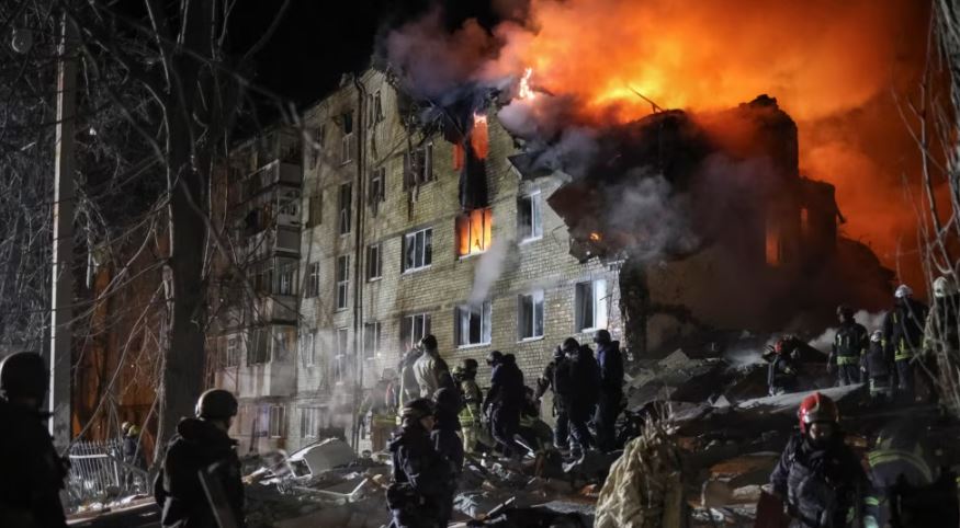 Ukrainë, të paktën 10 të vrarë nga sulmi rus në një ndërtesë banimi në Kharkiv