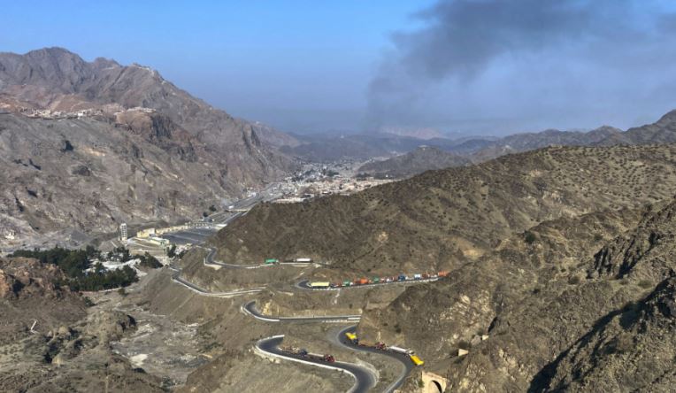 Pakistani bombardon një depo karburanti pranë aeroportit të Kandaharit në Afganistan