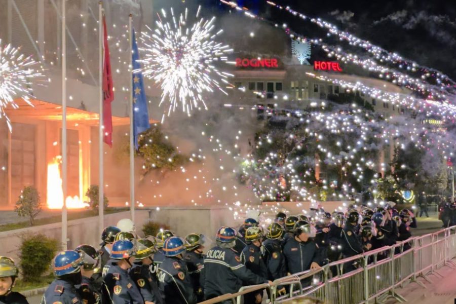 Tensionet në protestën e opozitës, reagon ambasada gjermane