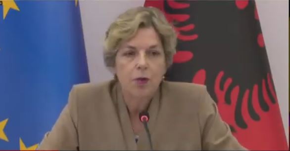 Ministrja e Shëndetësisë prezanton reformën e shërbimit onkologjik në nivel kombëtar