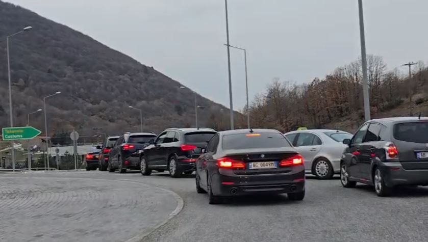 Një orë pritje në doganë, për të hyrë apo dalë në Shqipëri nëpërmjet Greqisë