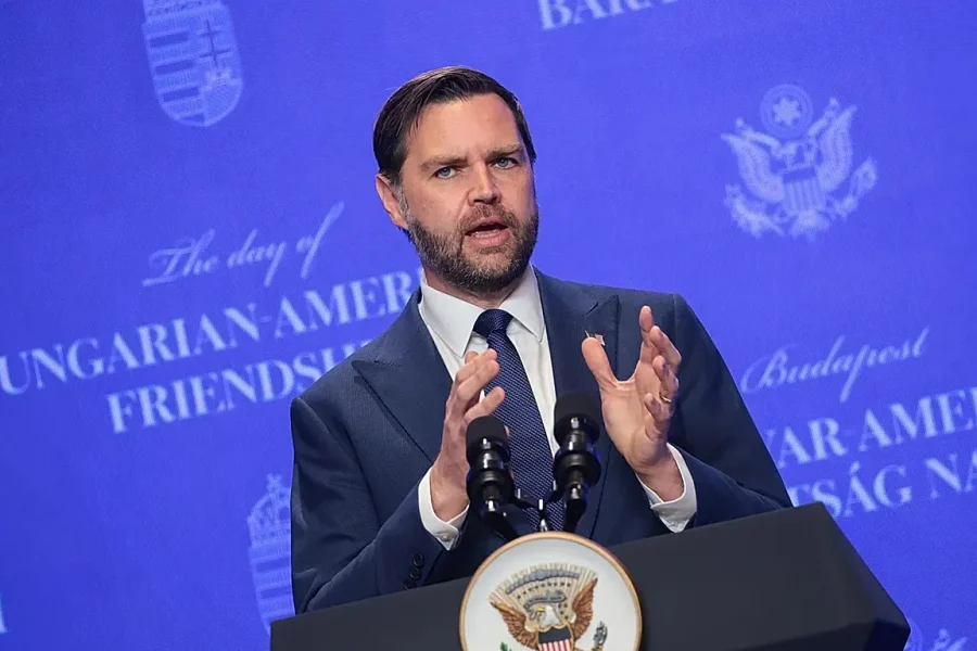 JD Vance sulmon Brukselin, zotohet të ndihmojë Orbánin përpara votimit hungarez