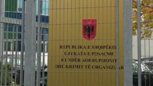 Avokatja Erida Lazimi dënohet me 8 muaj burg, i konvertohet në 16 muaj shërbim prove! Akuzohej në dosjen “Toyota Yarris”