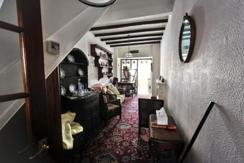 Shtëpia më e ngushtë në Angli shitet mbi 51 mijë euro