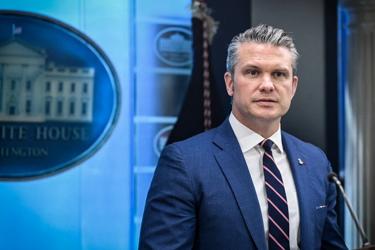Hegseth: Pentagoni do të shqyrtojë deklaratat e senatorit Mark Kelly për rezervat e armëve amerikane