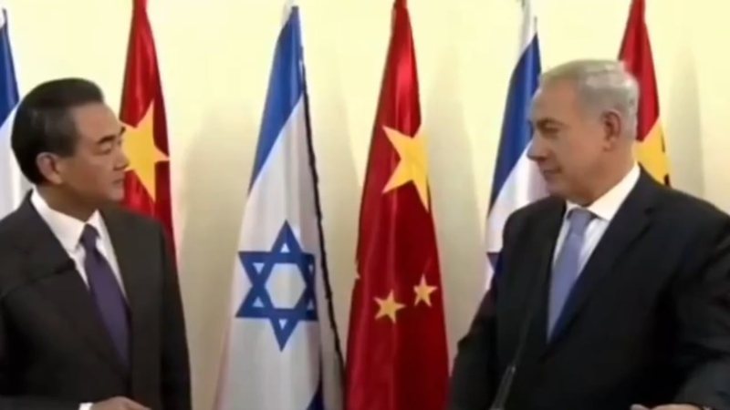 Video e pazakontë diplomatike/ Momenti tensioni mes ministrit të Jashtëm kinez dhe Netanyahut