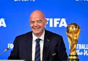 Infantino në qendër të turneut të madh botëror! Udhëtime intensive dhe debat për ndotjen