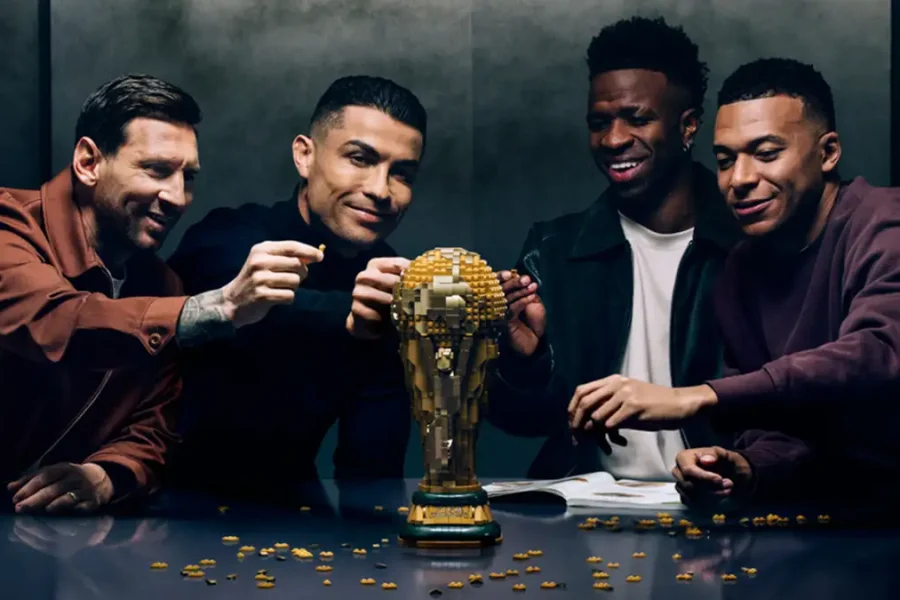 VIDEO/ Messi, Ronaldo, Mbappe dhe Vini Jr në një tavolinë! Vijojnë “luftën” për Kupën e Botës edhe jashtë fushe