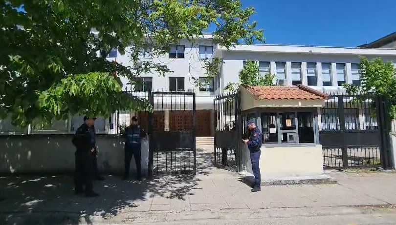 Vrasja e 30-vjeçarit në Memaliaj, gjykata lë në arrest shtëpie dy nga të ndaluarit