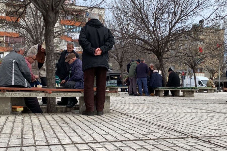 Raporti: Shqipëria mbështetet tek familja për kujdesin e të moshuarve