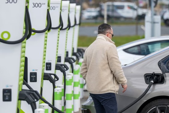 Shkak çmimi i naftës, rriten me 51% shitjet e makinave elektrike në Evropë
