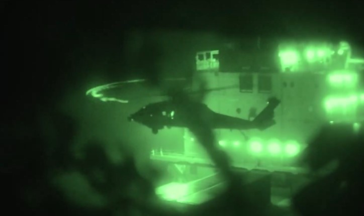 VIDEO/ Momenti kur Marina Amerikane sulmon anijen me flamur iranian