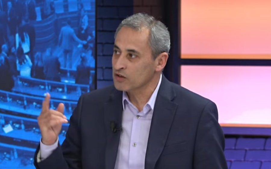 “Vjosa Osmani nuk shkëlqeu”, Ish-Ambasadori: Nuk do sjellë ribashkim në LDK