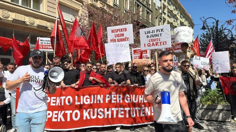 Protesta në Shkup, studentët kërkojnë që provimet t’i japin në gjuhën shqipe