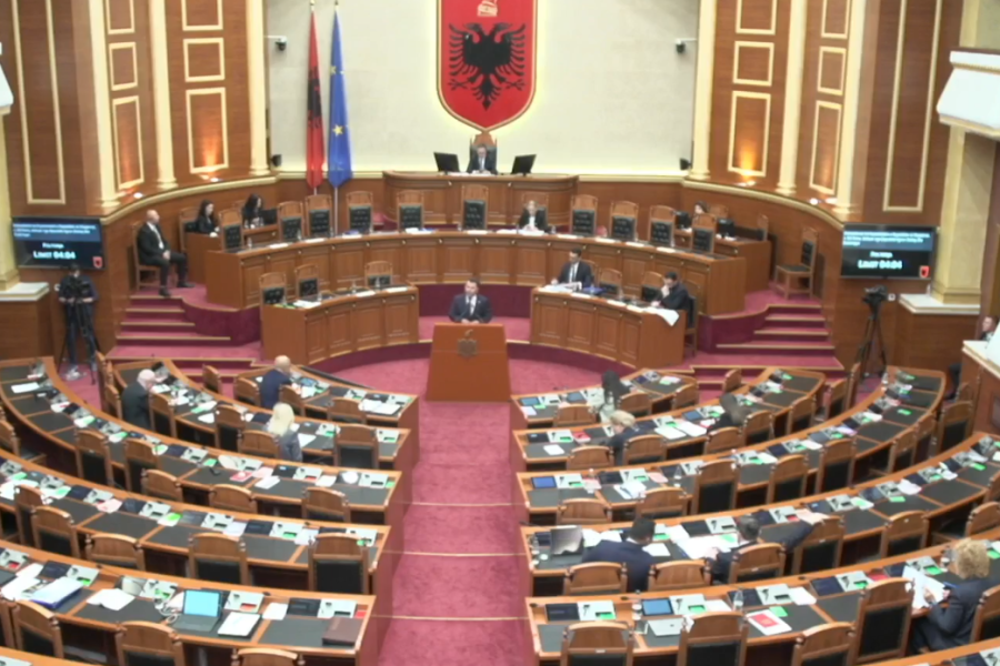 Shtyhen dy interpelanca në Kuvend, shkak mungesa e ministrave Nufi dhe Kumbaro