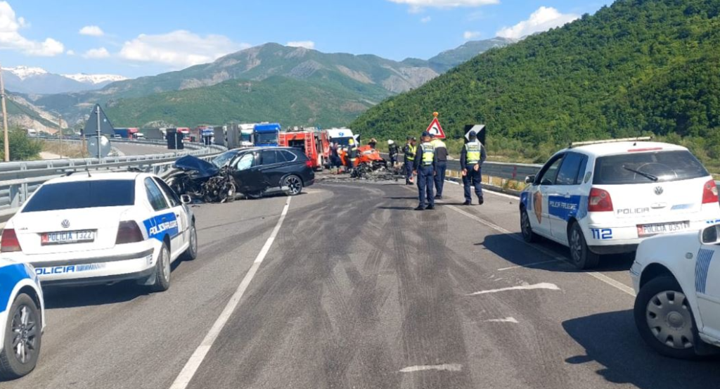 PAMJE  Aksident i rëndë në Xibrakë  një i vdekur dhe disa të plagosur