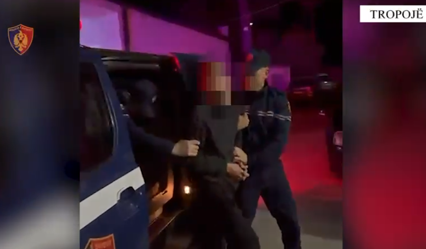 Qëlloi me armë zjarri në ajër, arrestohet 23-vjeçari në Tropojë! Po drejtonte edhe mjetin i dehur