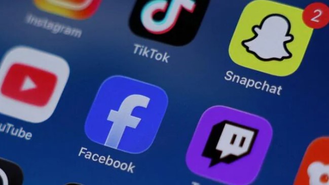 Instagram, TikTok dhe Facebook, cilat vende evropiane duan të ndalojnë mediat sociale për të miturit?