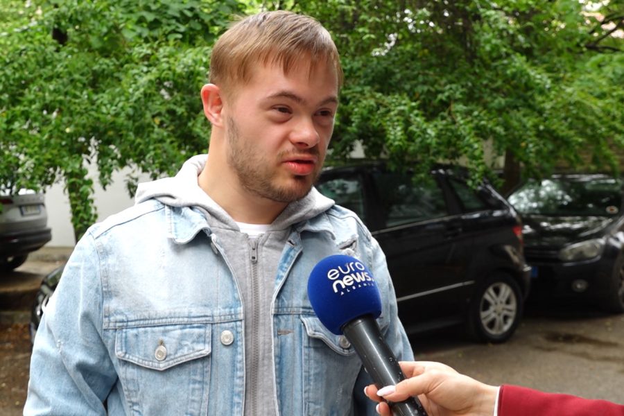 Kampion në Lojërat Olimpike në Berlin, 25 vjeçari me aftësi ndryshe rrëfen historinë e tij motivuese