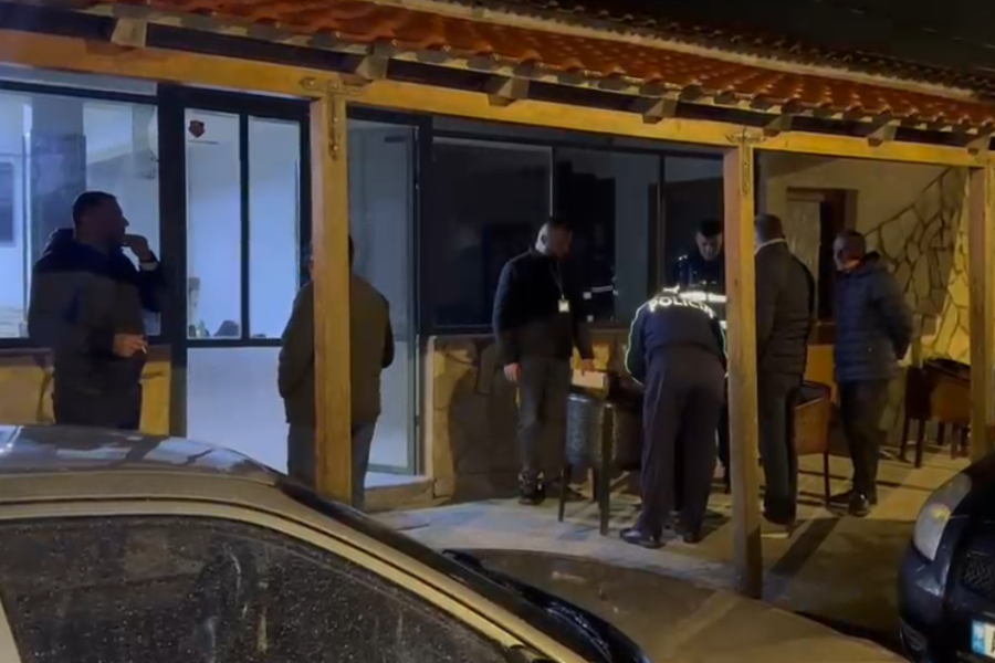 VIDEO/ Sherr në Korçë, 19 vjeçari godet me thikë të miturin