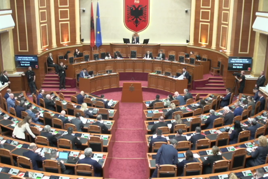 Ndarja nga jeta e kongresmenit Eliot Engel, nis me një minutë heshtje seanca plenare në Kuvend