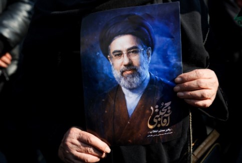 Mbyllja e Ngushticës së Hormuzit, Khamenei: Marina iraniane gati t’i shkaktojë disfata të reja SHBA-së