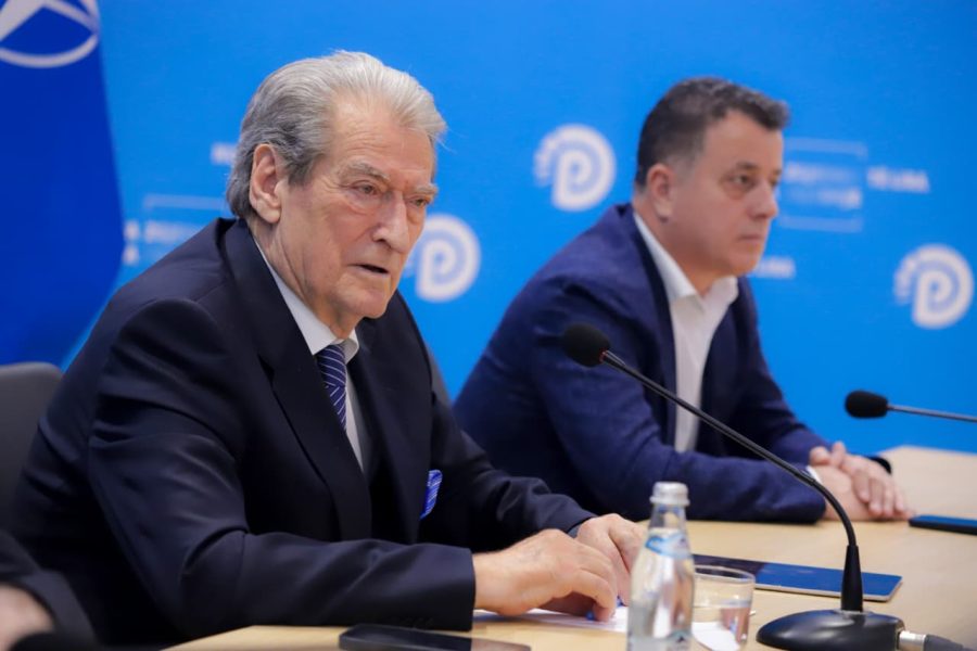 Berisha për çmimin e naftës: Në kohën tonë shitej 140 lekë, tani është mbi 220 lekë